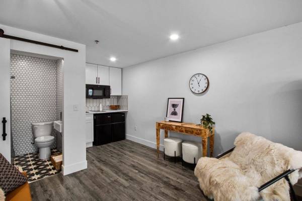 $1,250 / 289ft2 - Wine Bar (Coming Soon), BILT Rewards, Laundry Facility63686562484995120