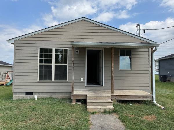 $1,450 / 3br - 1079ft2 - Single family house with 3 room and 2 bathrooms (Bowling Green)63846718727427120