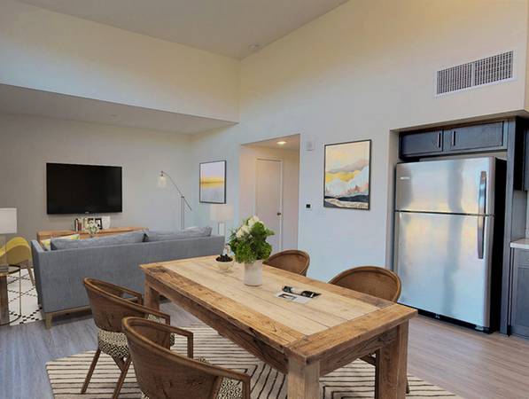 $2,600 / 1br - $500 DE AHORRO - Interior renovado con vista increíble | Gimnasio en el lugar 24 horas (Vista Village)63657123737603124