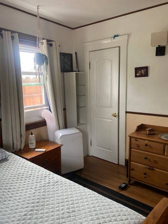 $1,000 / 2br - Large nice clean room for rent large yard Jacuzzi! (vallejo / benicia)63813741352835122