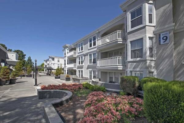 $4,675 / 2br - 1237ft2 - Cupertino CA, Expansive Closets, 2/BD (cupertino)64045195253505124
