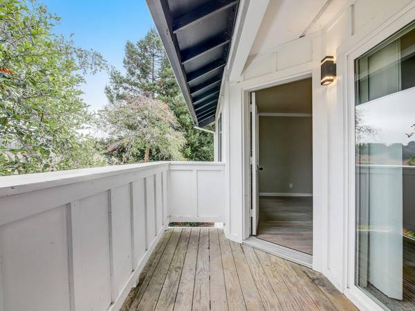 $2,945 / 1br - 698ft2 - EV Charging, Laundry Facility, Public Parks Nearby, In-unit Laundry (san rafael)63695840117379122