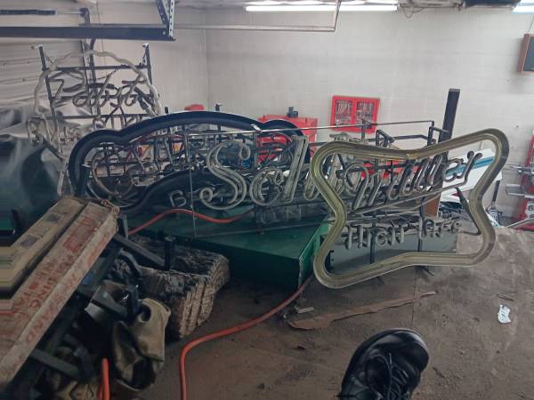 4 Old Neon Beer Signs 1