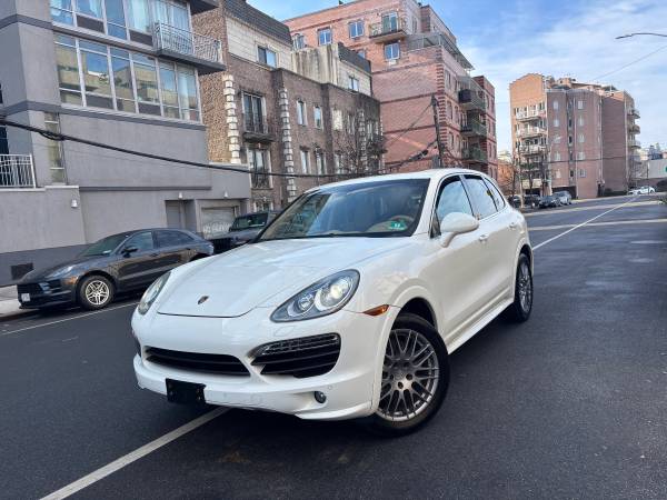 2012 Porsche Cayenne S V8 AWD Fully Loaded 1
