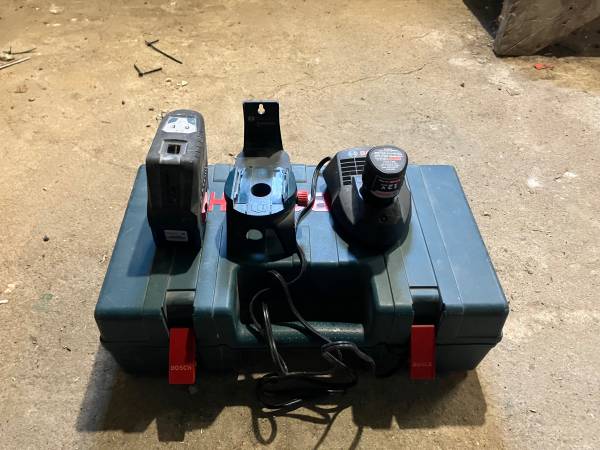 Bosch 12V laser level, full kit, Professional GCL100-80C, $70 OBO 1