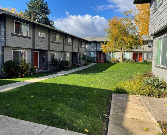 $1,725 / 2br - ¡TASA DE SOLICITUD ANULADA! - Espaciosa vivienda adosada de 2 habitaciones con juego de lavadora/secadora (Milwaukie Heights)63615726950273124