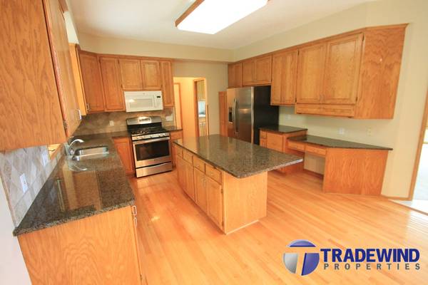 $2,995 / 4br - 2432ft2 - Spacious 4 bed 2.5 bath home (Plymouth)64003957166850122