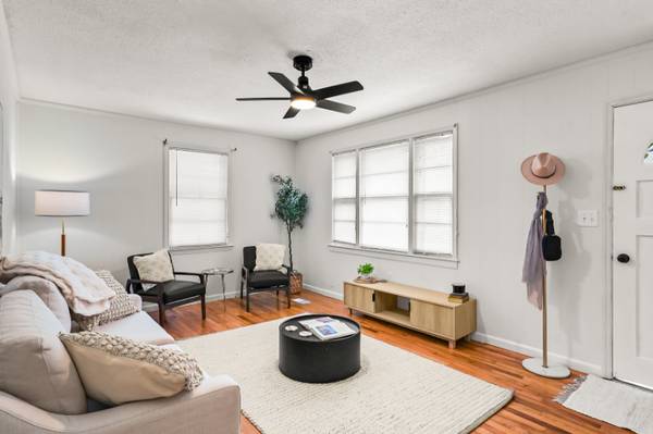 $1645.00 / 3br - 1190ft2 - Charming 3 bed, 2 bath updated Brick Ranch in a Mature Neighborhood63783789503745123