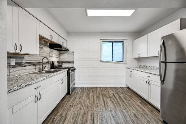 $1,600 / 3br - 1150ft2 - 1744 W Glendale AVE 13 (Phoenix)64024993162114123