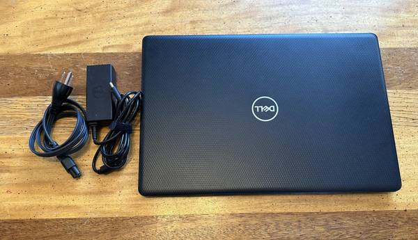 Powerful Dell 15.6" touchscreen laptop in excellent condition 1