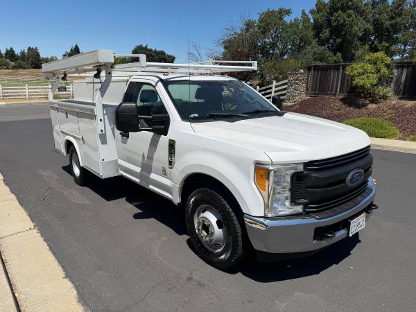 2017 FORD F-350 DUALLY , UTILITY BED F350 - $13,900 (dublin / pleasanton / livermore)63444043112579121