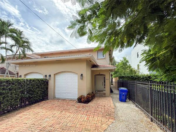 $5,900 / 3br - Spacious 3 bed 2.5 bath House for rent in Grove #3022 (Miami)64001849808770120