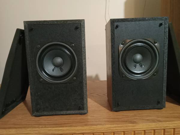 Altavoces de estantería de Radio Shack - $15 (condado de AA, MD / York, PA)63471075011203120