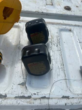 2 x Dewalt 12v batteries - $20 (Bellingham)63435874621185121