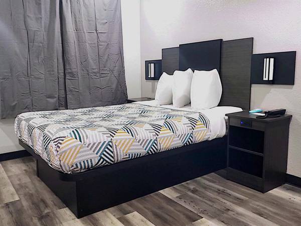 $450 / 1br - NEW SPECIAL: FLAT WEEKLY RATE! WiFi, TV, Pool, Business Center (Sacramento South & Elk Grove)63791129418241124