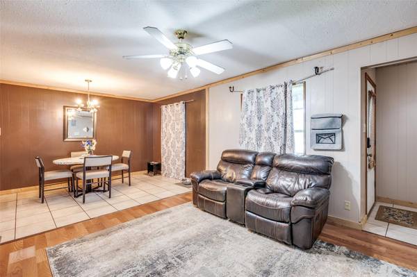 $215,000 / 3br - 1984ft2 - đĄ Fort Worth Investor Deal â Super Discounted & High Upside (Fort Worth)64305653123841121