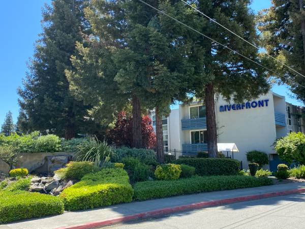 $1,995 / 2br - 980ft2 - 2x2 AVAILABLE (Greenhaven Pocket)63919497447939120