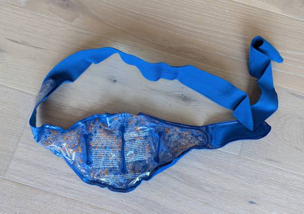 Heating / cooling pad with waist strap 1