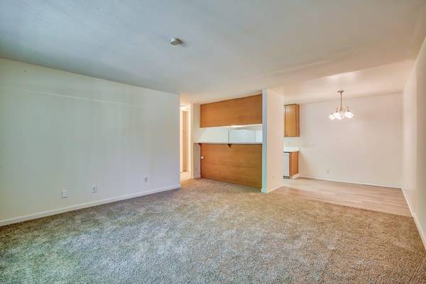 $2,195 / 1br - 750ft2 - Amplios armarios, aire acondicionado y piscina impecable! (willow glen / cambrian)63658045411587122