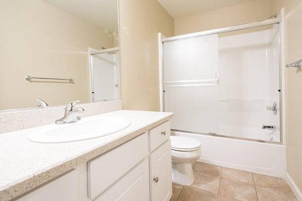 $2,850 / 2br - 980ft2 - A Block from Public Transportation, Easy Freeway Access, Dishwasher (napa county)63657880164995124