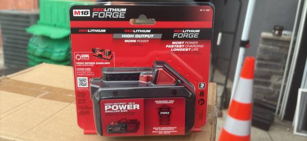 Milwaukee m18 12.0ah battery 1