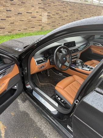 2022 BMW 760i M Sport - $100,00063614430422145121