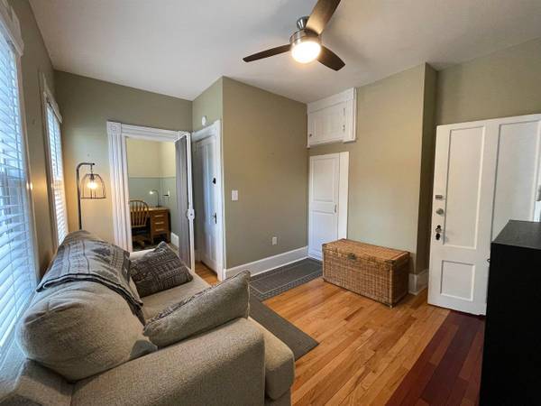 $1,400 / 1br - 876ft2 - Amoskeag Housing District. This one bedroom plus office (Manchester)63656228220803122