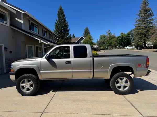 2001 CHEVY SILVERADO 1500 4X4 / ELEVADO / FUNCIONA EXCELENTE - $6,900 (FOLSOM)63619192770947121