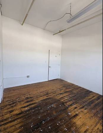 $1,200 RED HOOK OFFICE/STUDIO - Sunny Windowed Space right by Valentino Pier! (Red Hook)63930274403459121