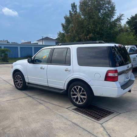 2015 Ford Expedition - Dealmaker Auto Sales - - $6,495 (DEALMAKER AUTO SALES -)63470255694721121