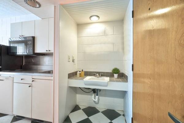 $999 / 250ft2 - 🕒 Hurry, Limited Time! Studio $999 💰 | 1 Month Free 🌟, Pet-Friendly (500 East 13th Street, Vancouver, WA)63615696099073123