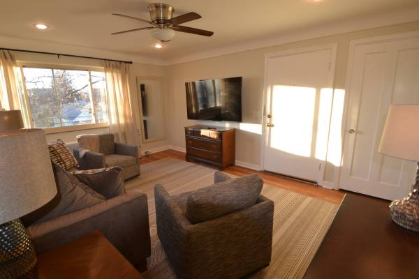 $1,395 / 1br - 750ft2 - L-3 Centrally located 1BR 1BA furnished apartment (PLEASANT RIDGE)63974472609794121