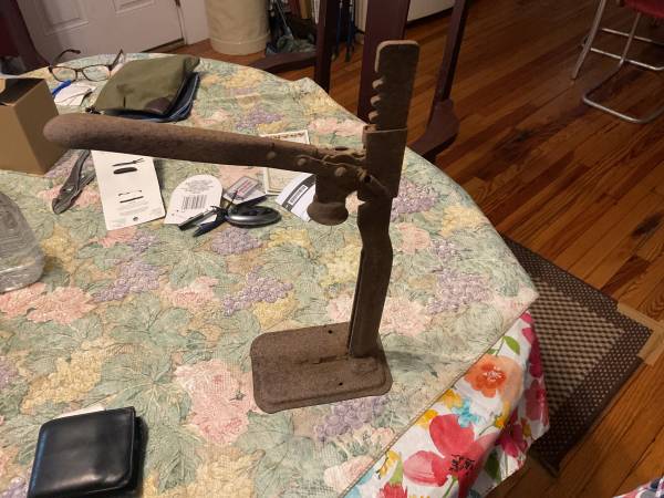 Old corking machine 1