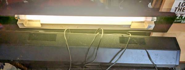 Aquarium fluorescent lights 1