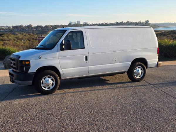 2010 Ford E-250 Cargo Van (79k miles) (runs on cng only )(smog✓)(clean 1