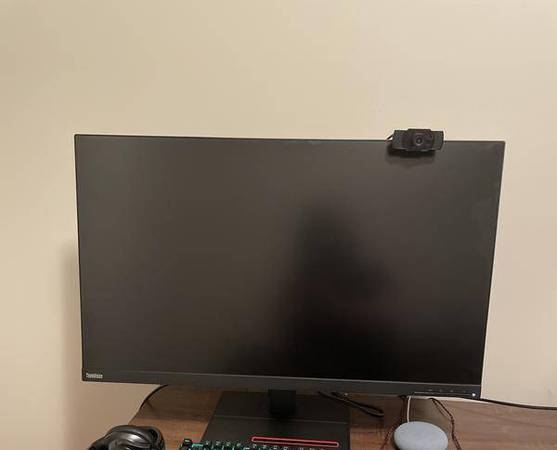 Lenovo Monitor T32P-20 with web cam and cables 1