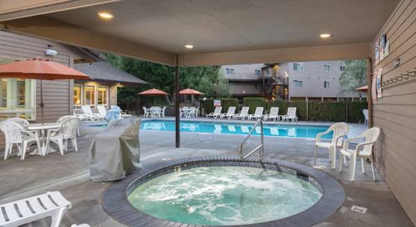 $950 / 1br - 540ft2 - Whispering Woods Welches Summer Week 2026 (Damascus)63914972573571123