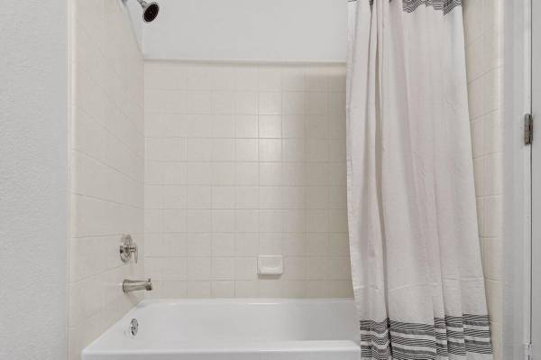 $1,069 / 392ft2 - Save Big: Free Rent Until November  Waived Fees at Arbor View (Charlotte)63925335696771122