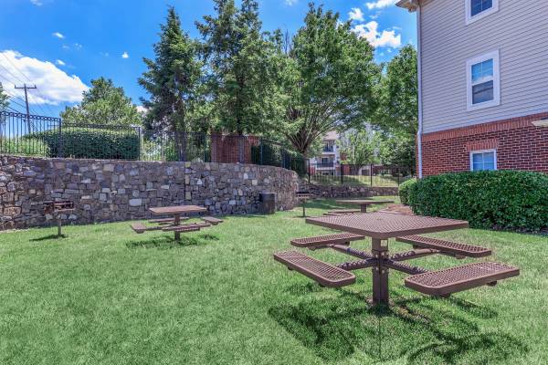 $2,250 / 2br - 1081ft2 - 2 BD, In Alexandria, Reserved Parking (5901 Coverdale Way, Alexandria, VA)64040027212162122
