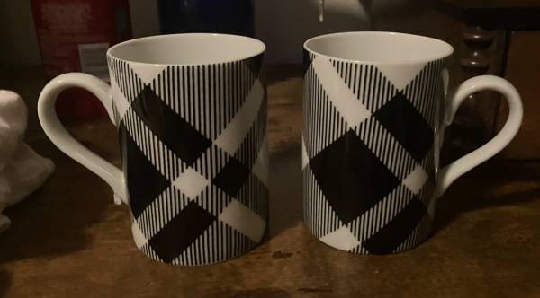 Pair of Vintage Fitz + Floyd Fine Porcelain Mugs 1