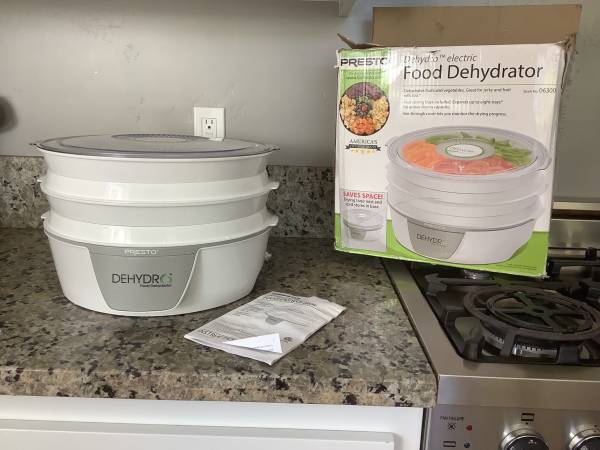 Presto Spacesavor Food Dehydrater 1