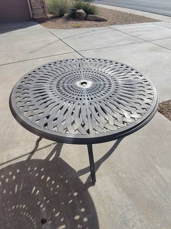 Aluminum patio table 1