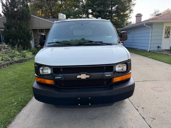 2014 Chevrolet express awd - Photo 2