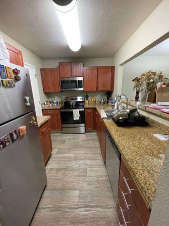 $1,148 / 2br - Room for Rent in Townhome (Raleigh Hills)63831606142849120