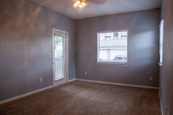 $1,295 / 1br - 842ft2 - Outstanding Goodlettsville location! Our views are fantastic! (Goodlettsville)63680301152769124