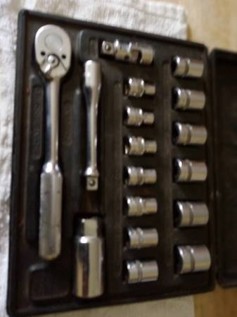 INDESTRO SUPPER  U S A 3/8 17 PICE METRIC SOCKET SET 1