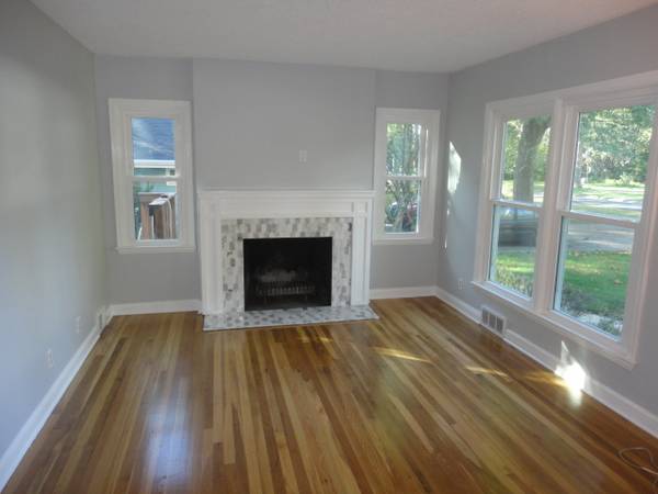 $2,395 / 3br - 1140ft2 - **CONVENIENT/CLEAN/3BD/1BA/1.5 STORY IN MOUNDS VIEW** (Mounds View)63990529943682124