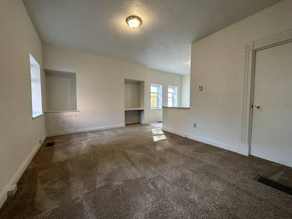 $995 / 1br - Amazing One Bedroom Apartment! Quiet Oakmont Location! Call Today! (Oakmont/Plum/Verona/Plum Boro)63664544388227121