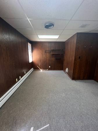 $390 / 184ft2 - Cheap Small Office in Professional Office Building!64152177312513121