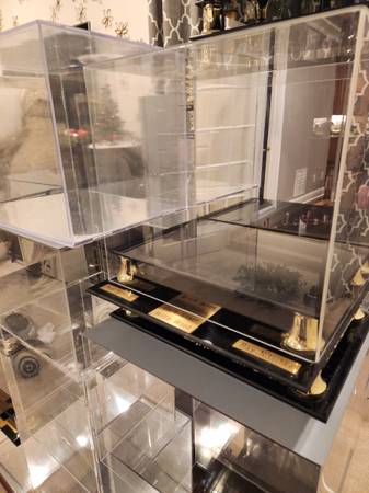 Free Display Cases 1